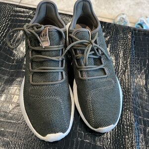 Adidas tubular sz 8 No sneakers